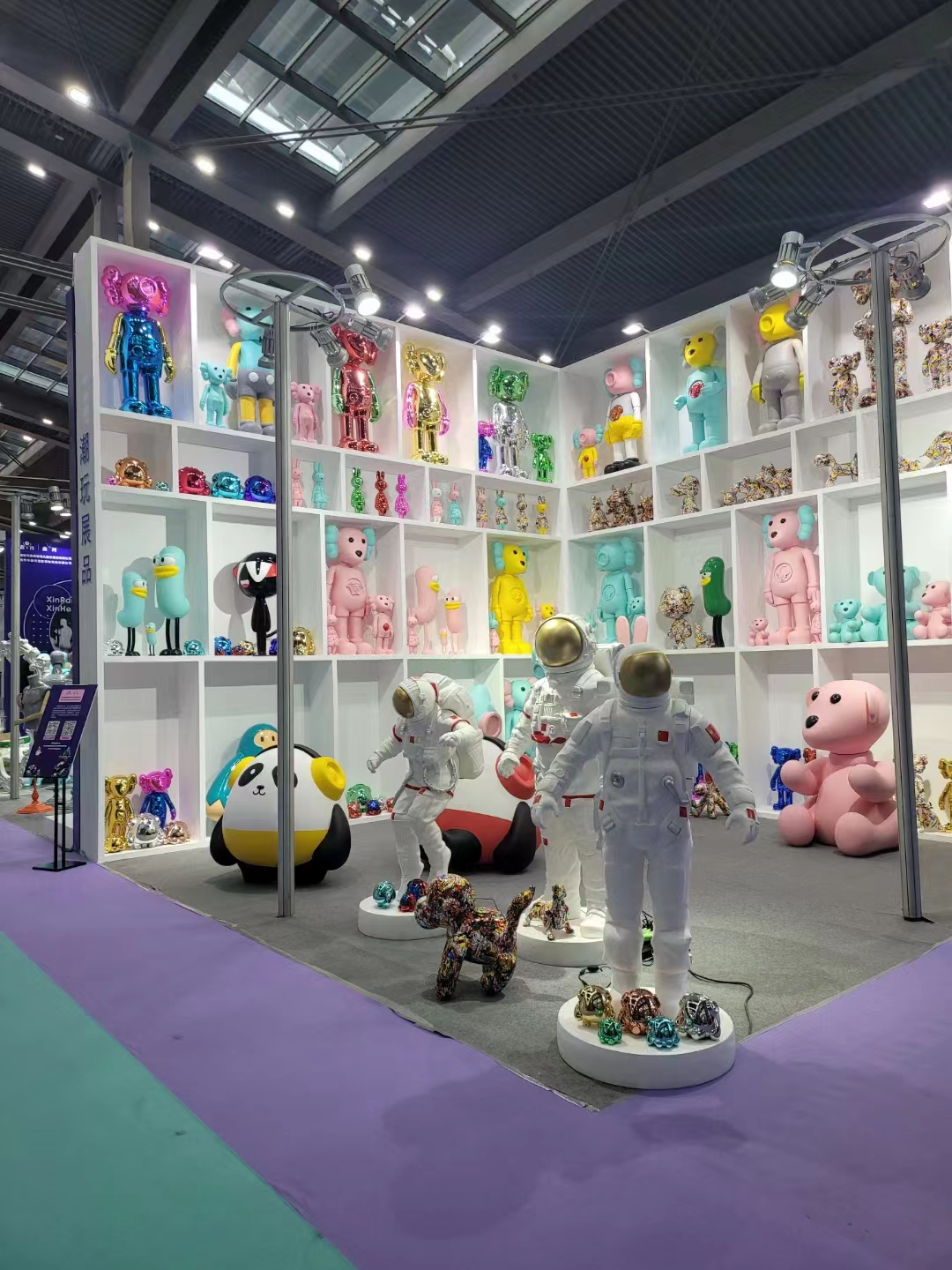 走进越新宏参展1.jpg